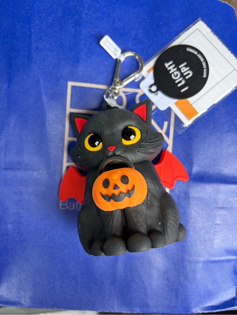 Bath and Body Works Light Up Spooky Cat Kitty Pocketbac Hand Sanitizer Holder